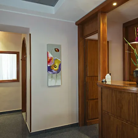 Hotel Ercoli House 2*