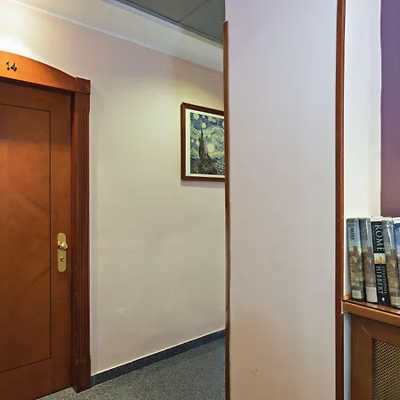 Ercoli House 2* ローマ