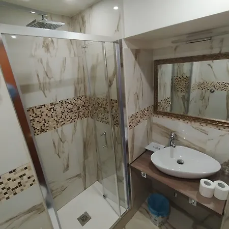 Ercoli House ゲストハウス 2*